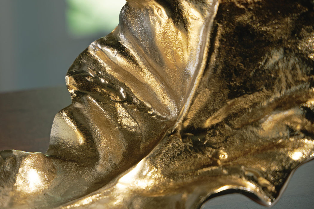 Darinsen - Sculpture - Gold / Silver Finish - Simple Home Plus