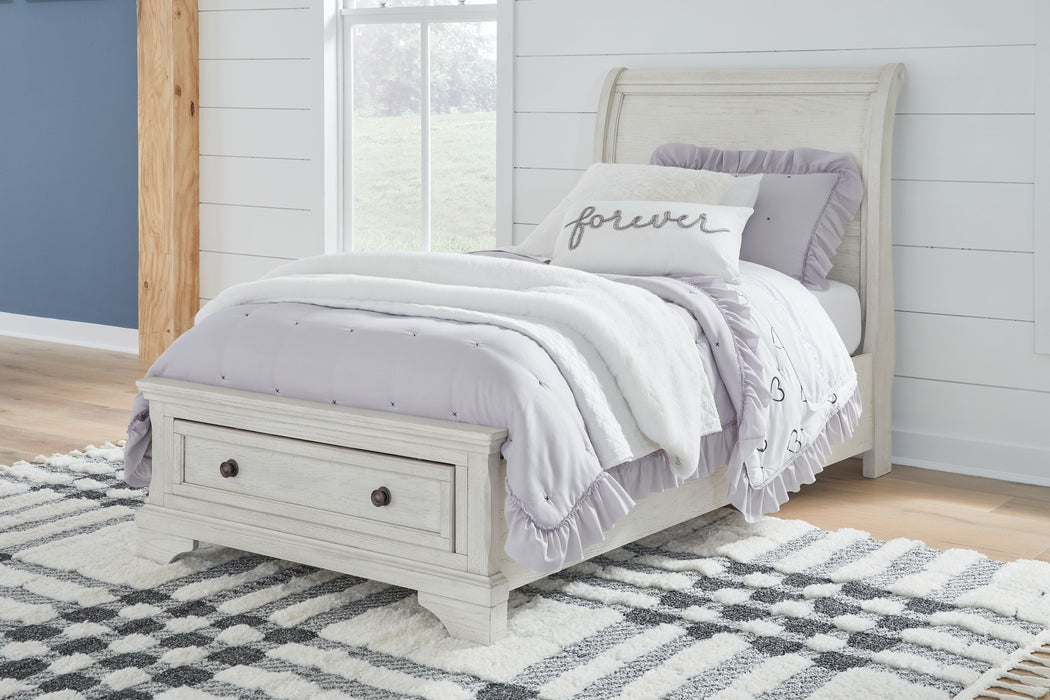 Robbinsdale - Sleigh Bed - Simple Home Plus