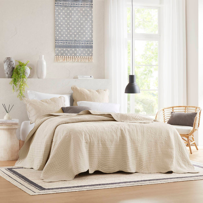 Tuscany - 3 Piece Reversible Scalloped Edge Coverlet Set - Cream