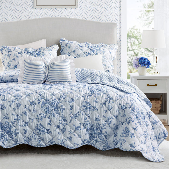 Adele - 4 Piece King Quilt Set - Blue / White