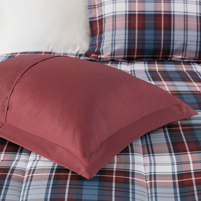 Parkston - King 3M Scotchgard Down Alternative All Season Comforter Set - Red