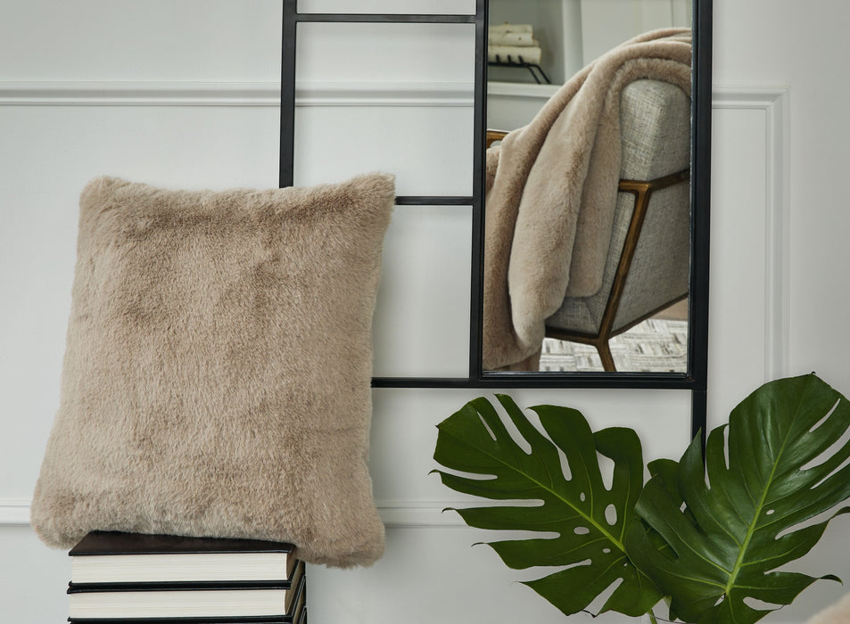 Gariland - Faux Fur Pillow - Simple Home Plus