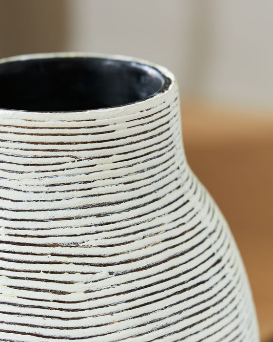 Girtha - Vase - Simple Home Plus