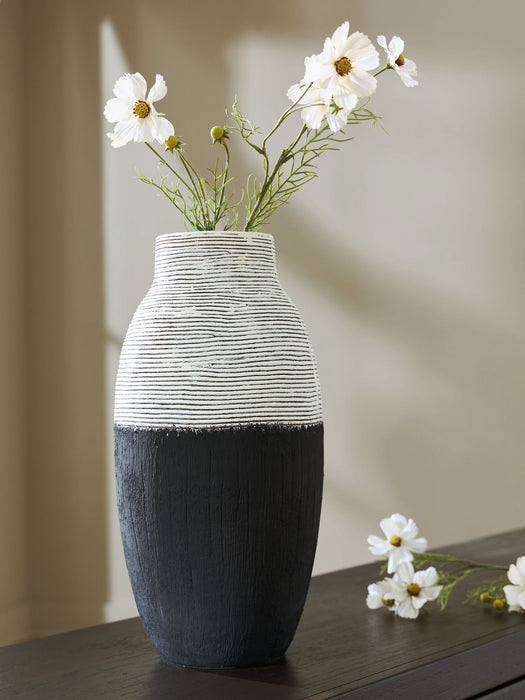 Girtha - Vase - Simple Home Plus