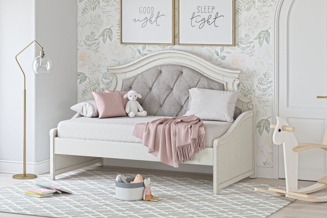 Realyn - Twin Day Bed - Chipped White - Simple Home Plus