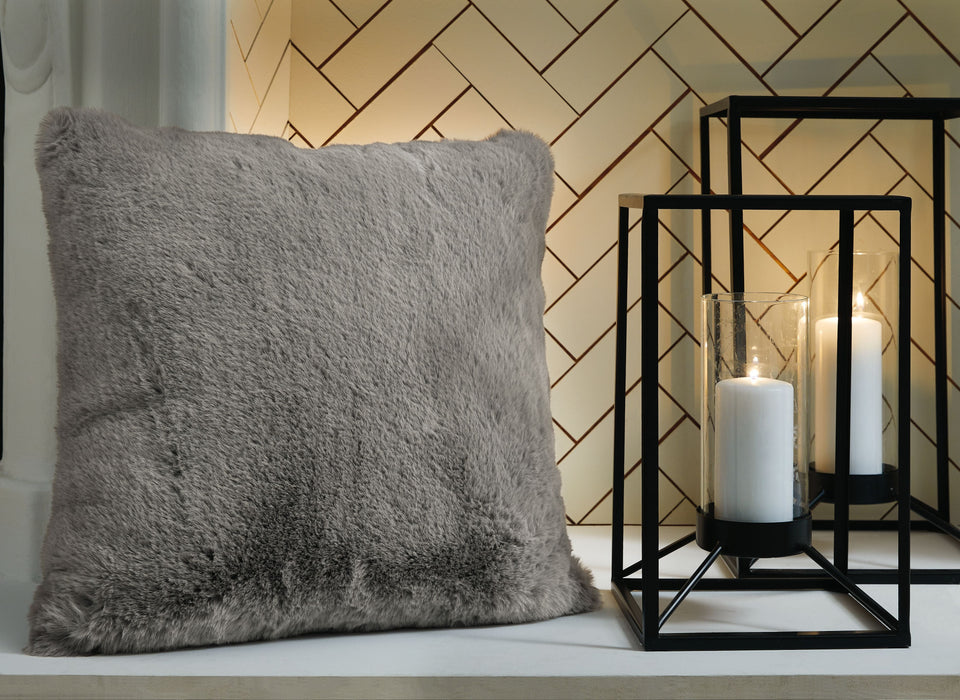 Gariland - Faux Fur Pillow - Simple Home Plus